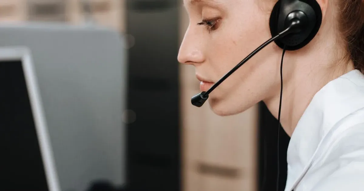 Voicebot PBX integration: call center agent with headset answering business phone calls