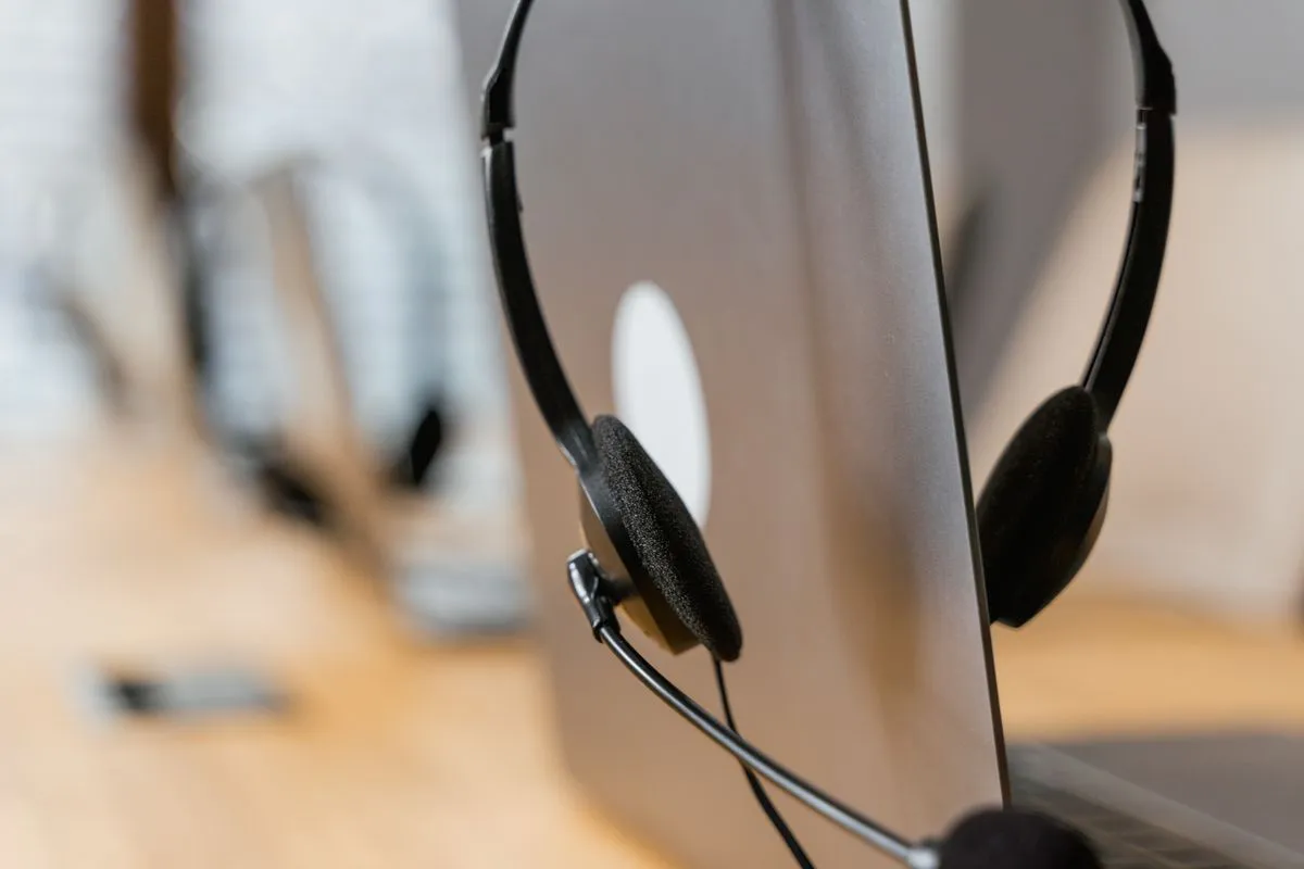 Enterprise AI voicebot: contact center headset with microphone